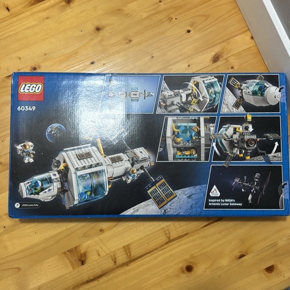 Lego 60349 500 piece lunar station new unopened box - Picture 2 of 2